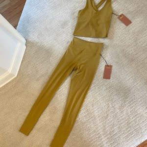 Girlfriend Collective Fox Float Ultralight Legging Size Small 28.5” inseam